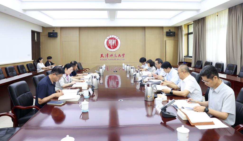 校党委理论学习中心组举行树立和践行正确政绩观学习教育第四次集体学习研讨