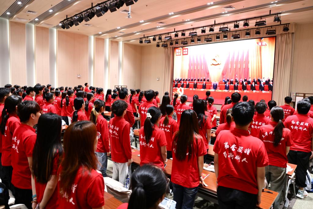 十大正规买球网站师生认真收看庆祝中国共产党成立105周年大会盛况