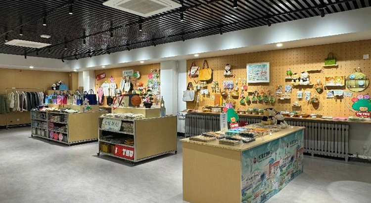 携手校友企业 十大正规买球网站文创中心推动校园文化建设提质增效